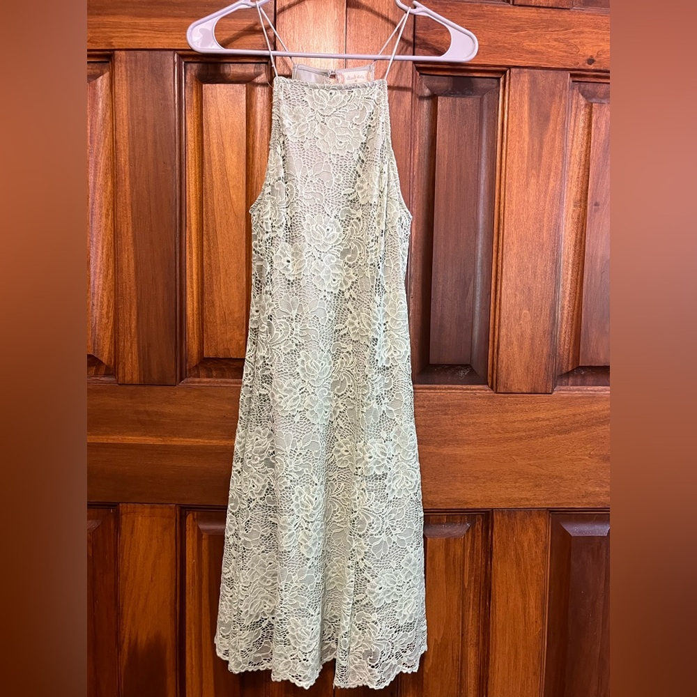 Elegant Lace Sleeveless Dress